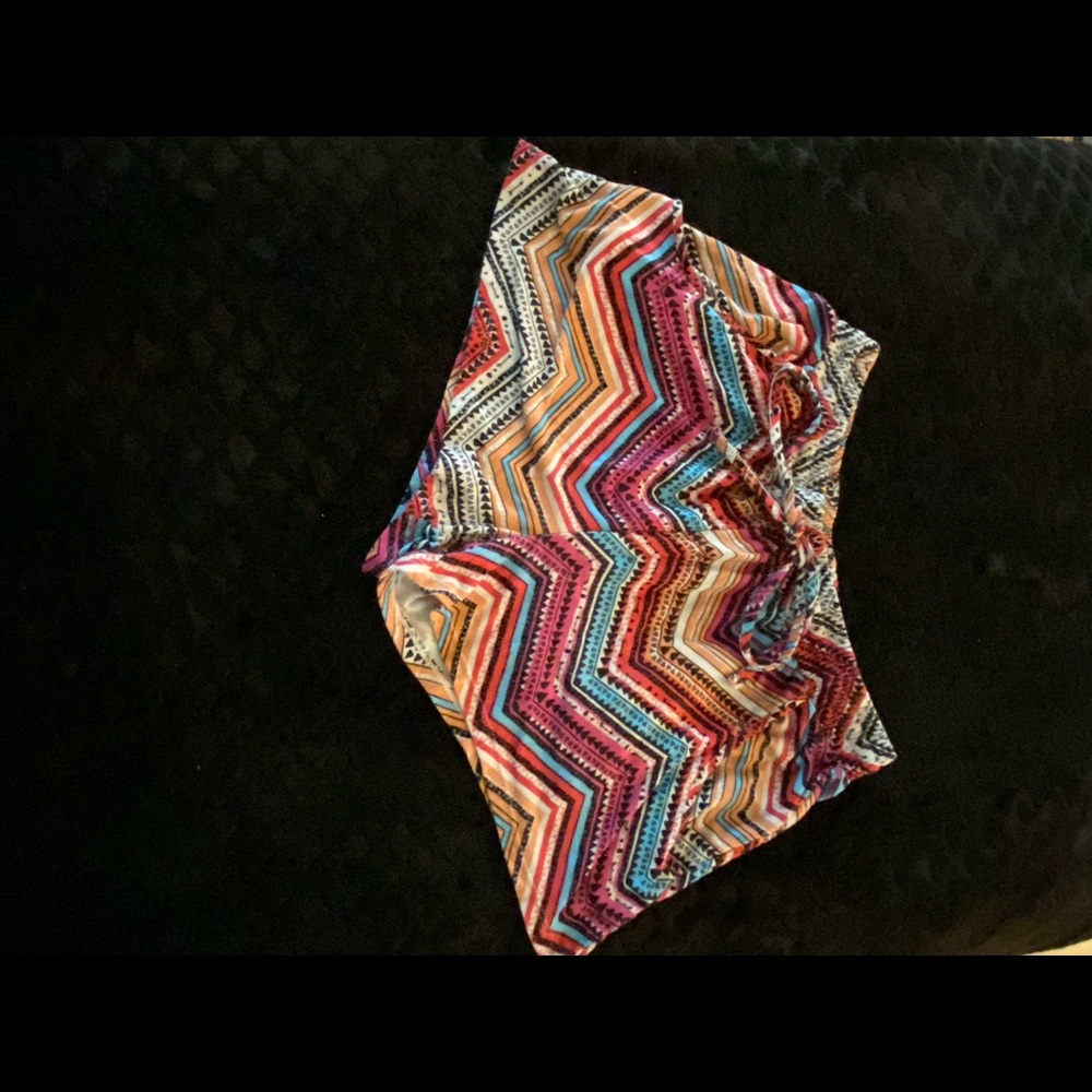 No boundaries, Size Medium, tie dye, stretchy and comfy shorts with pockets